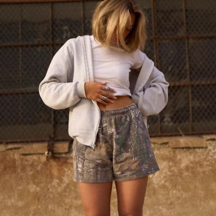 Harajuku-Shorts mit Baumzweig-Camouflage-Print