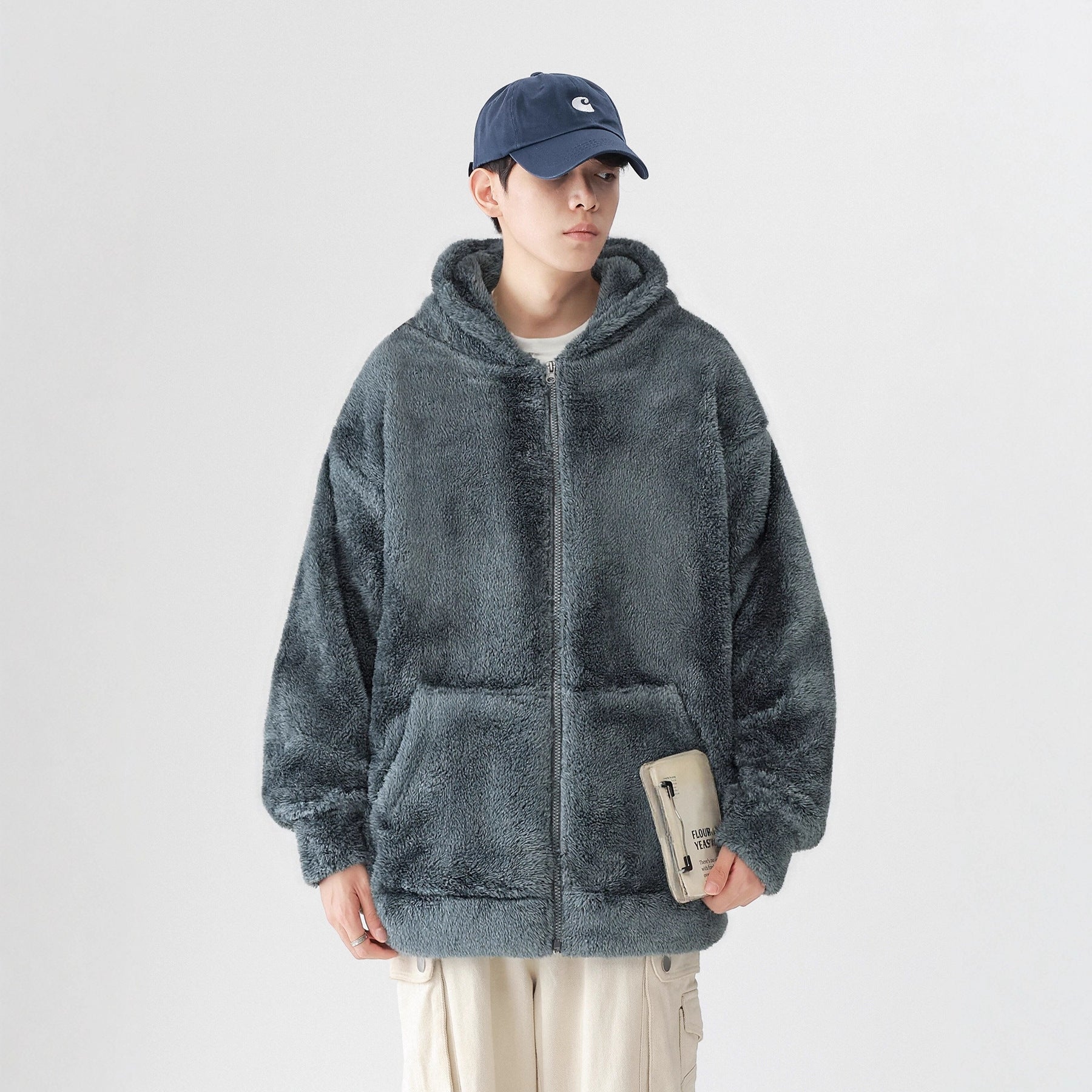 Set aus dicker Kapuzenjacke und kuscheliger, lässiger Plüschhose