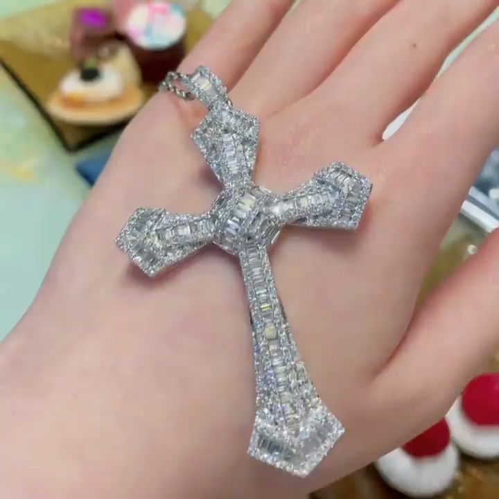 Cross Pendant Necklace  
